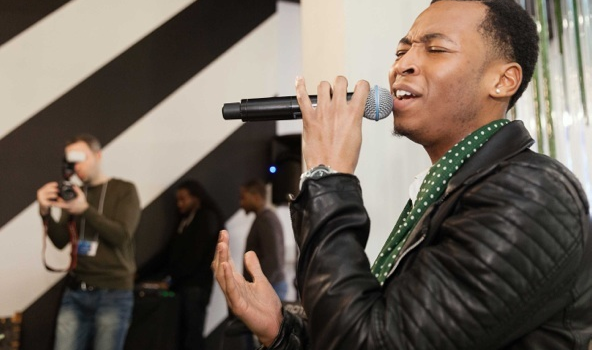 GLADE PARTNERS WITH MOTOWN ARTIST KEVIN ROSS TO GIVE THE GIFT OF FREE MUSIC THIS HOLIDAY SEASON