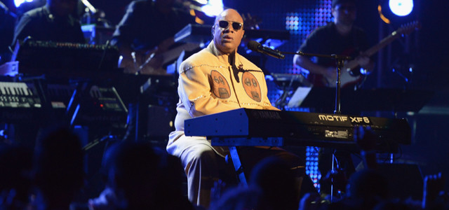 Stevie Wonder does a pop-up Philly concert to tout new tour - Savoy Network