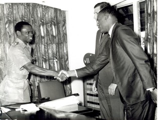 Lewis in 1966, meeting with Lt. Col. Ejoor of Midwest Nigeria